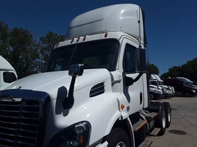 Freightliner Cascadia 113 Day Cab Truck - 410HP, 12 Speed Automatic