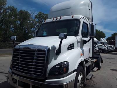 Freightliner Cascadia 113 Single Axle Day Cab Truck - 410HP, 12 Speed Automatic