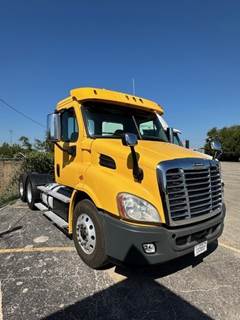 Freightliner Cascadia 113 Day Cab Truck - 435HP, 10 Speed Automatic