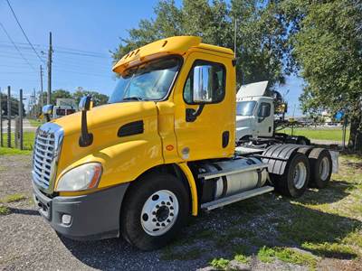 Freightliner Cascadia 113 Day Cab Truck - 435HP, 12 Speed Automatic