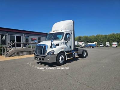 Freightliner Cascadia 113 Single Axle Day Cab Truck - 410HP, 12 Speed Automatic