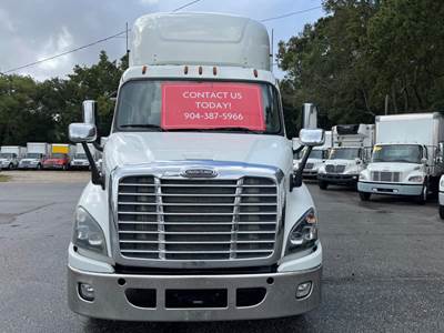 Freightliner Cascadia 113 Single Axle Day Cab Truck - 410HP, 12 Speed Automatic