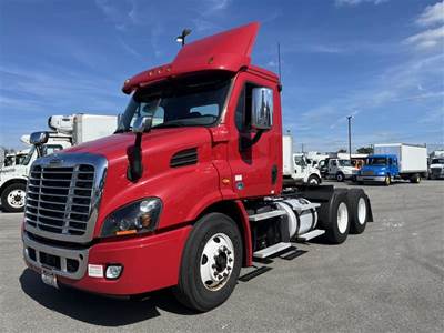 Freightliner Cascadia 113 Day Cab Truck - 450HP, 12 Speed Automatic