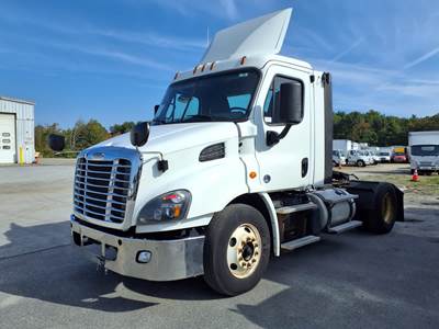 Freightliner Cascadia 113 Single Axle Day Cab Truck - 410HP, 12 Speed Automatic