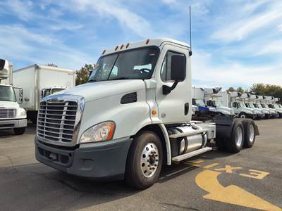 Freightliner Cascadia 113 Day Cab Truck - 450HP, 10 Speed Manual