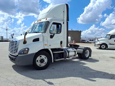 Freightliner Cascadia 113 Single Axle Day Cab Truck - 410HP, 12 Speed Automatic