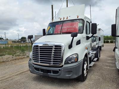 Freightliner Cascadia 113 Single Axle Day Cab Truck - 410HP, 10 Speed Manual