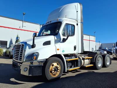 Freightliner Cascadia 113 Day Cab Truck - 410HP, 12 Speed Automatic