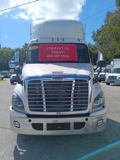 Freightliner Cascadia 113 Single Axle Day Cab Truck - 410HP, 12 Speed Automatic