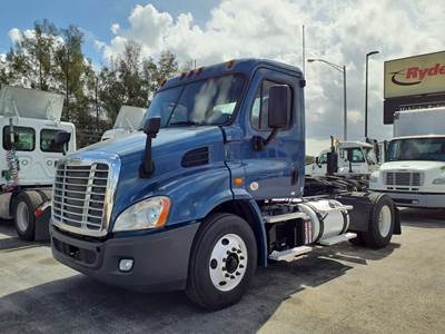 Freightliner Cascadia 113 Single Axle Day Cab Truck - 410HP, 12 Speed Automatic