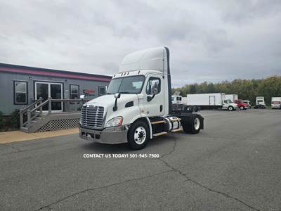 Freightliner Cascadia 113 Single Axle Day Cab Truck - 410HP, 12 Speed Automatic