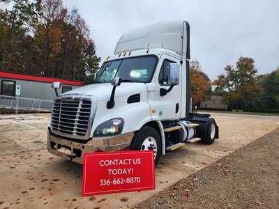 Freightliner Cascadia 113 Single Axle Day Cab Truck - 410HP, 12 Speed Automatic