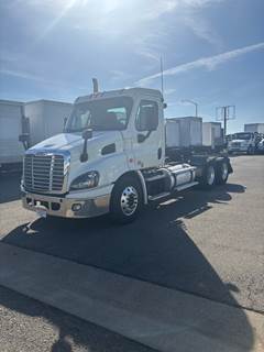 Freightliner Cascadia 113 Day Cab Truck - 450HP, 10 Speed Automatic