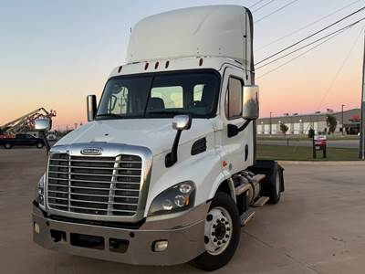 Freightliner Cascadia 113 Single Axle Day Cab Truck - 410HP, 12 Speed Automatic
