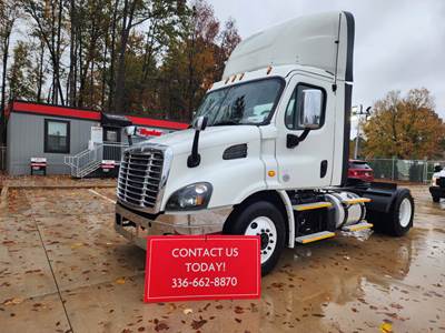 Freightliner Cascadia 113 Single Axle Day Cab Truck - 410HP, 12 Speed Automatic
