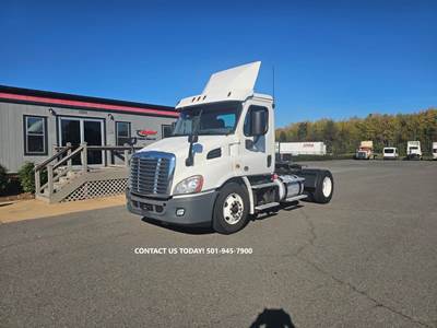 Freightliner Cascadia 113 Single Axle Day Cab Truck - 410HP, 10 Speed Manual