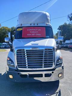 Freightliner Cascadia 113 Single Axle Day Cab Truck - 410HP, 12 Speed Automatic