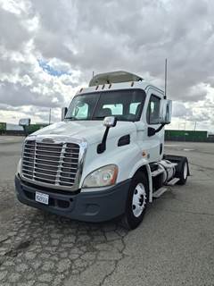 Freightliner Cascadia 113 Single Axle Day Cab Truck - 410HP, 10 Speed Manual