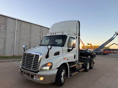 Freightliner Cascadia 113 Day Cab Truck - 410HP, 12 Speed Automatic