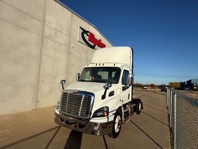 Freightliner Cascadia 113 Single Axle Day Cab Truck - 410HP, 12 Speed Automatic