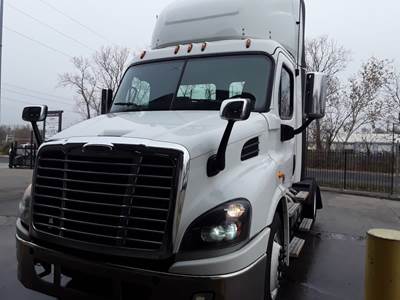 Freightliner Cascadia 113 Single Axle Day Cab Truck - 410HP, 12 Speed Automatic