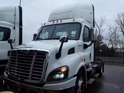 Freightliner Cascadia 113 Single Axle Day Cab Truck - 410HP, 12 Speed Automatic