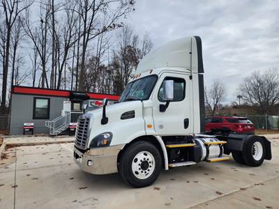 Freightliner Cascadia 113 Single Axle Day Cab Truck - 410HP, 12 Speed Automatic