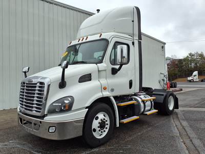 Freightliner Cascadia 113 Single Axle Day Cab Truck - 410HP, 12 Speed Automatic