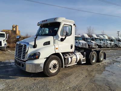 Freightliner Cascadia 113 Day Cab Truck - 450HP, 12 Speed Automatic