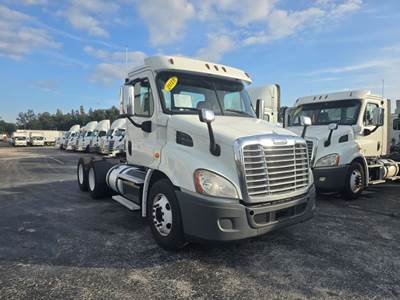 Freightliner Cascadia 113 Day Cab Truck - 450HP, 12 Speed Automatic