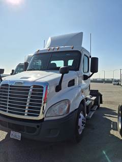 Freightliner Cascadia 113 Single Axle Day Cab Truck - 410HP, 12 Speed Automatic