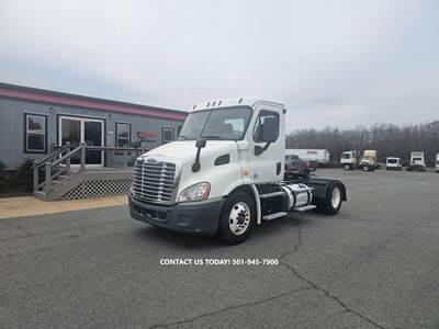 Freightliner Cascadia 113 Single Axle Day Cab Truck - 410HP, 10 Speed Manual