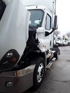 Freightliner Cascadia 113 Single Axle Day Cab Truck - 410HP, 12 Speed Automatic