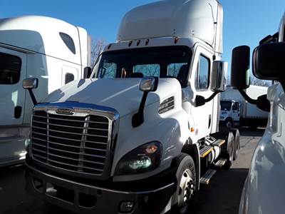 Freightliner Cascadia 113 Day Cab Truck - 410HP, 12 Speed Automatic