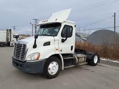 Freightliner Cascadia 113 Single Axle Day Cab Truck - 435HP, 12 Speed Automatic