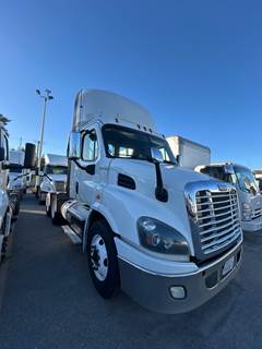 Freightliner Cascadia 113 Day Cab Truck - 410HP, 12 Speed Automatic