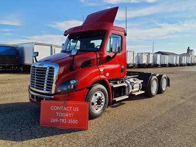 Freightliner Cascadia 113 Day Cab Truck - 450HP, 12 Speed Automatic