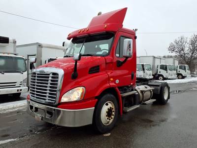 Freightliner Cascadia 113 Single Axle Day Cab Truck - 410HP, 10 Speed Manual