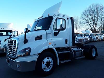 Freightliner Cascadia 113 Single Axle Day Cab Truck - 410HP, 12 Speed Automatic