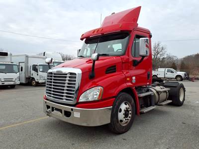 Freightliner Cascadia 113 Single Axle Day Cab Truck - 410HP, 10 Speed Manual