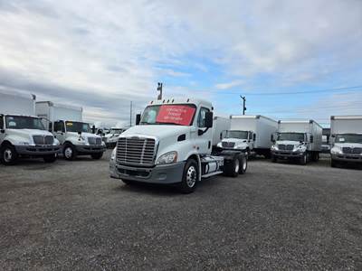 Freightliner Cascadia 113 Day Cab Truck - 450HP, 10 Speed Manual