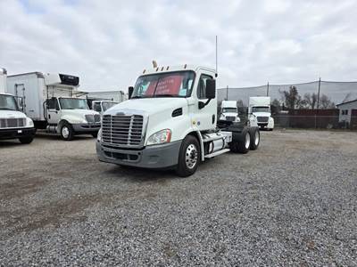 Freightliner Cascadia 113 Day Cab Truck - 450HP, 10 Speed Manual