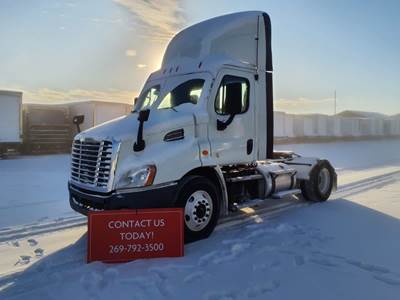 Freightliner Cascadia 113 Single Axle Day Cab Truck - 410HP, 10 Speed Automatic