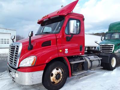 Freightliner Cascadia 113 Single Axle Day Cab Truck - 410HP, 10 Speed Manual