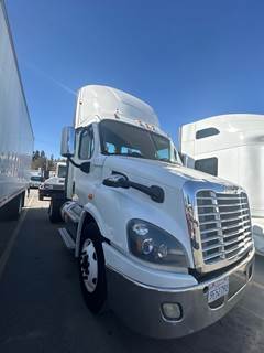 Freightliner Cascadia 113 Single Axle Day Cab Truck - 410HP, 12 Speed Automatic