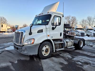 Freightliner Cascadia 113 Single Axle Day Cab Truck - 450HP, 13 Speed Automatic