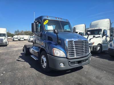 Freightliner Cascadia 113 Single Axle Day Cab Truck - 410HP, 12 Speed Automatic