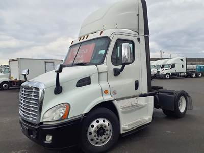 Freightliner Cascadia 113 Single Axle Day Cab Truck - 400HP, 10 Speed Automatic