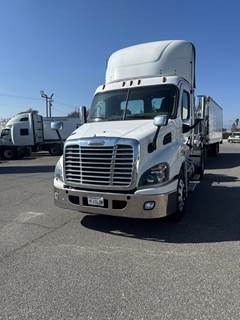 Freightliner Cascadia 113 Single Axle Day Cab Truck - 410HP, 12 Speed Automatic