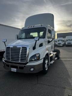 Freightliner Cascadia 113 Single Axle Day Cab Truck - 410HP, 12 Speed Automatic
